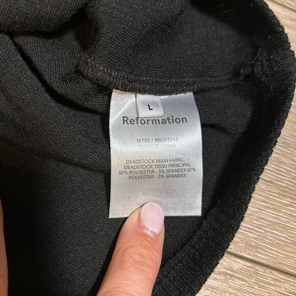 Reformation Ribbed One Shoulder Crop Top - Picture 3 of 4